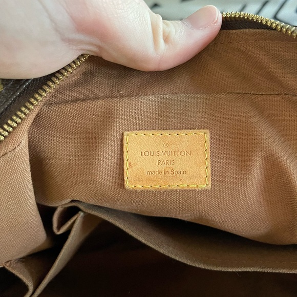 Louis Vuitton Bosphore Crossbody Bag - Picture 7 of 9